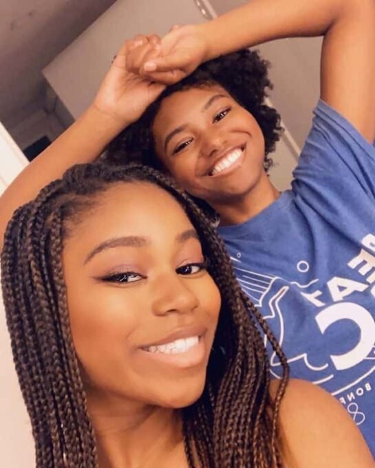 Riele Downs Age Biography Net Worth Boyfriend Height Trengezie