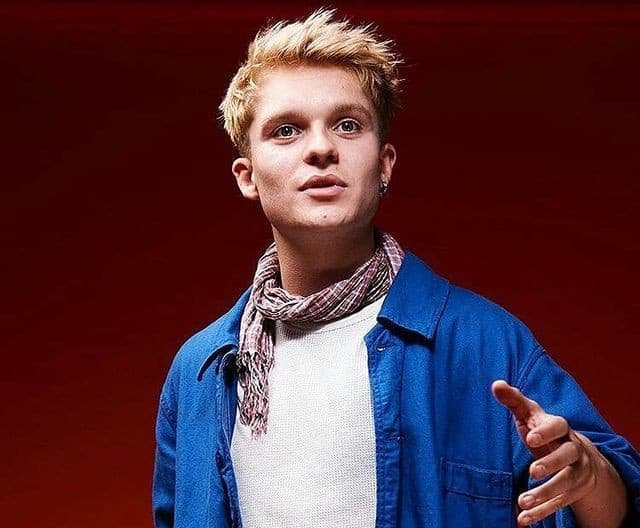 Tom Glynn-Carney Biography